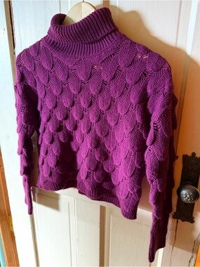 Chunky Textured Cropped Knit Sweater Plum Scallop